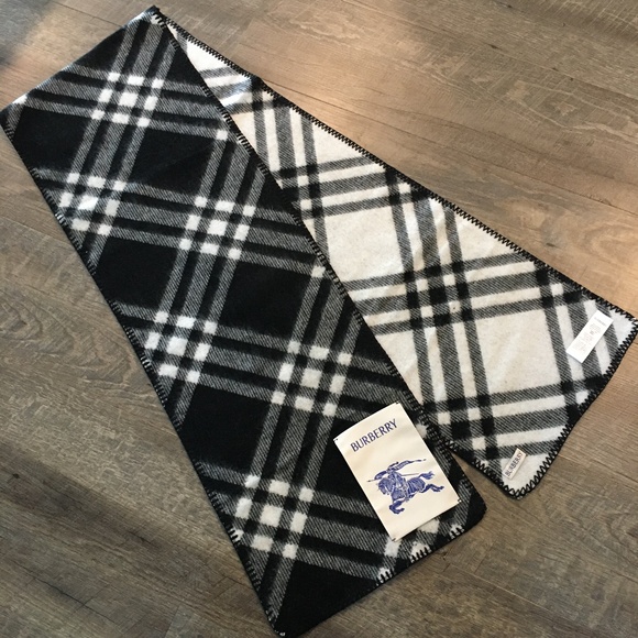 Burberry Check Wool Scarf - Picture 3 of 5
